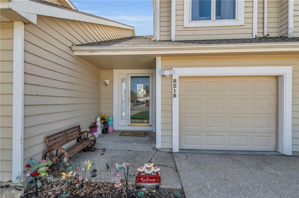 8218 Nw Bradford Court Property Photo 1