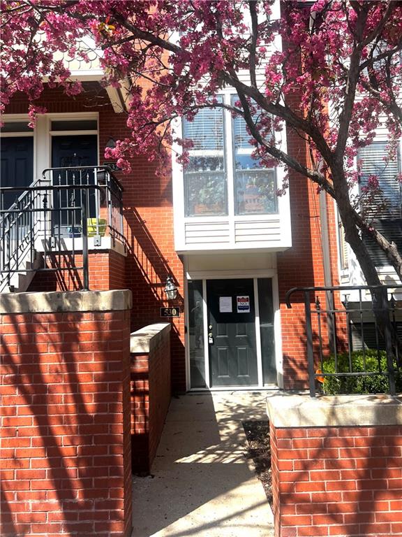 530 W 10th Street Property Photo