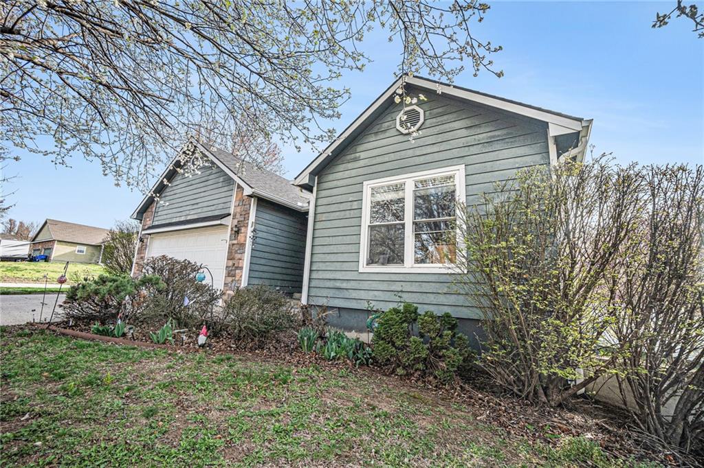 201 S Melrose Lane Property Photo 1