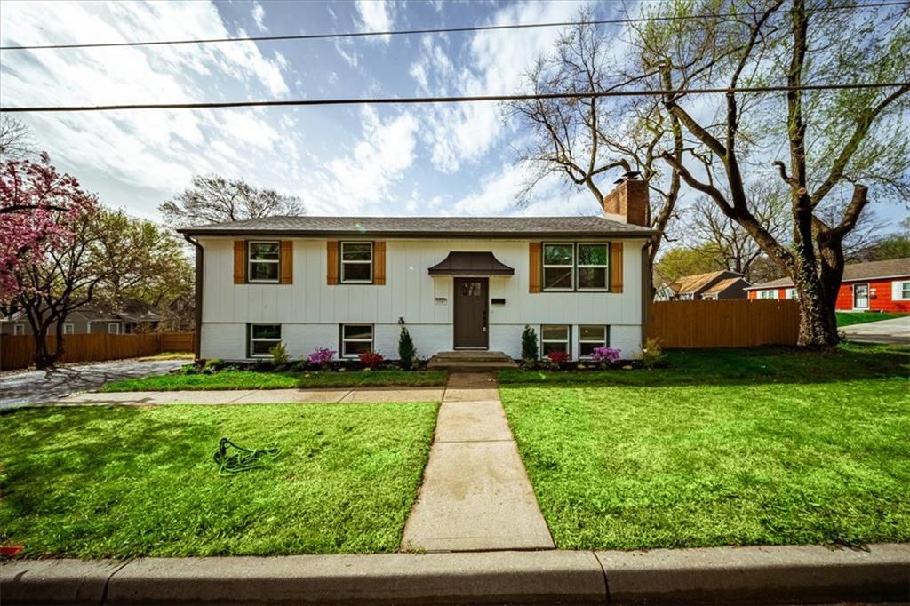 5507 W 51st Street Property Photo