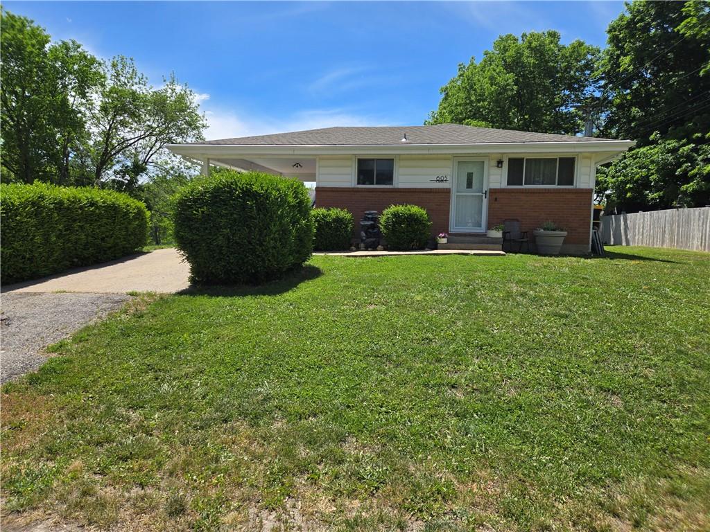 605 E Summit Street Property Photo 1