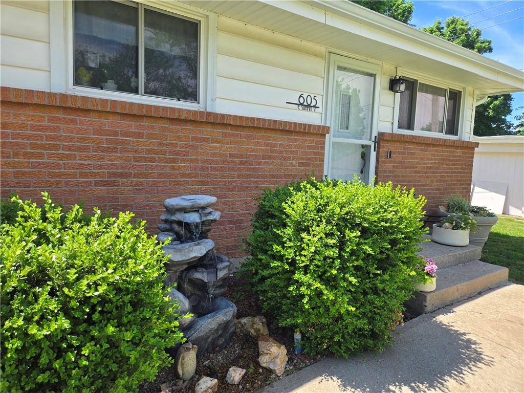 605 E Summit Street Property Photo 4