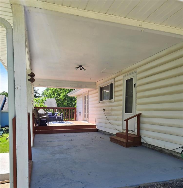 605 E Summit Street Property Photo 6