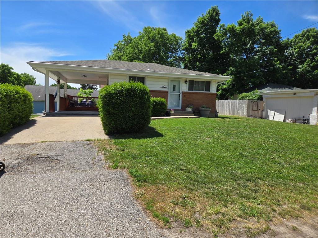 605 E Summit Street Property Photo 11