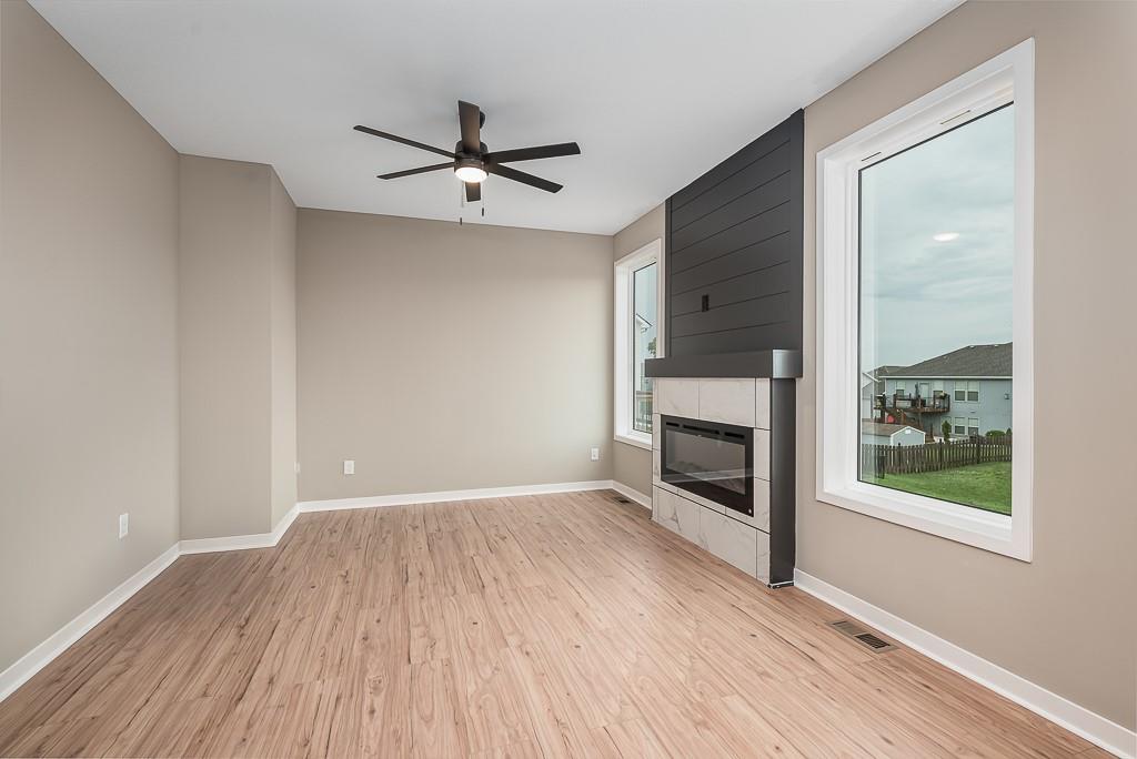 1314 N 159th Street Property Photo 2