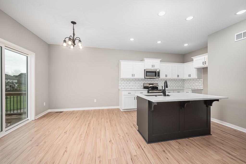 1314 N 159th Street Property Photo 4