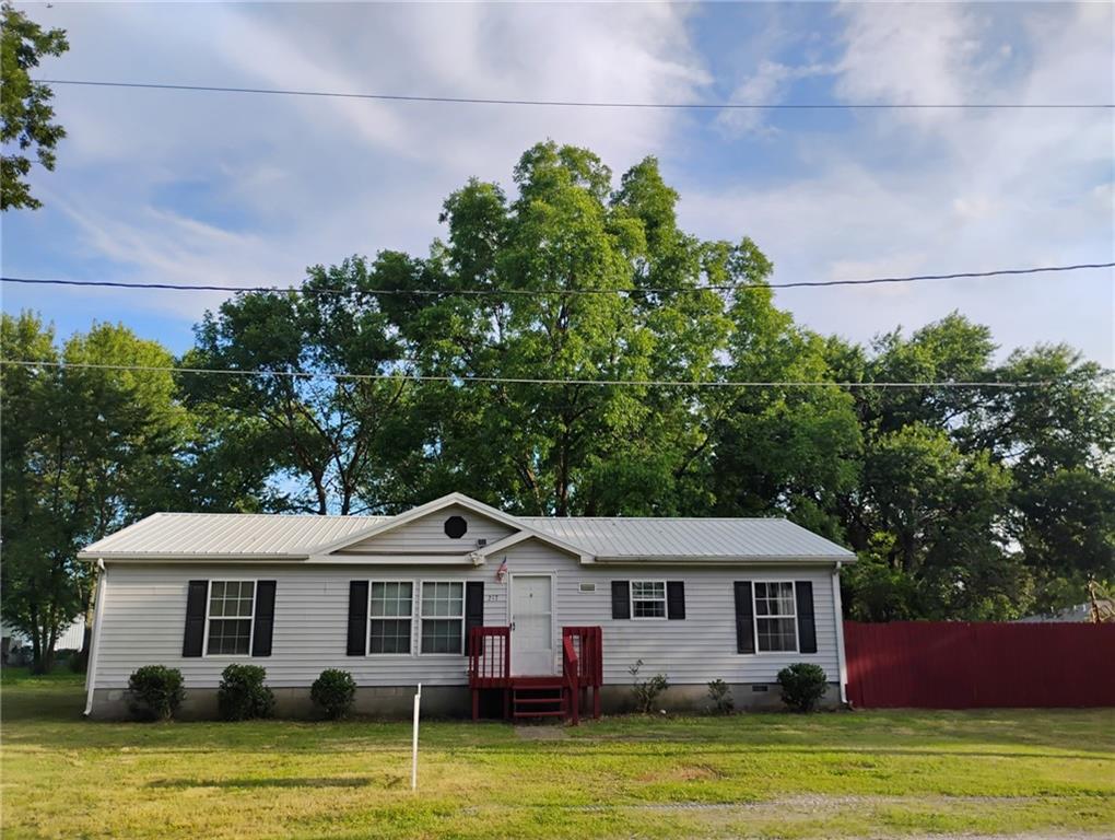 217 E 6th Street Property Photo 1