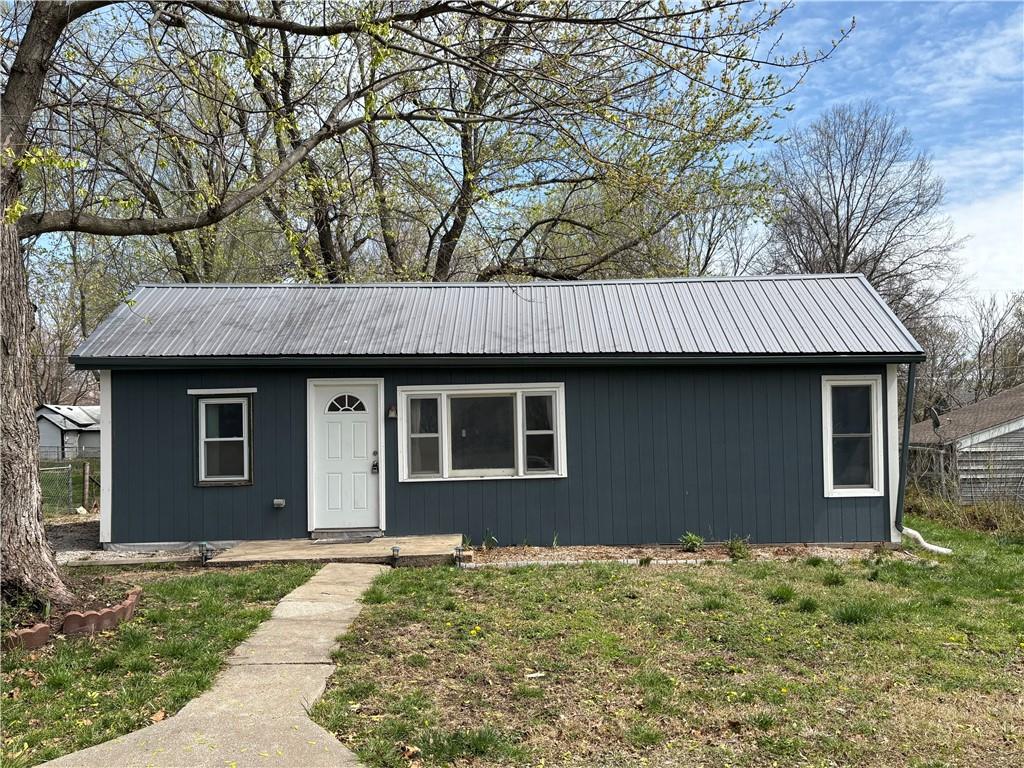 305 S Simms Street Property Photo