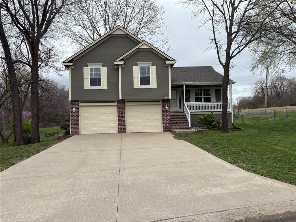 2330 Twin Oaks Drive Property Photo 1