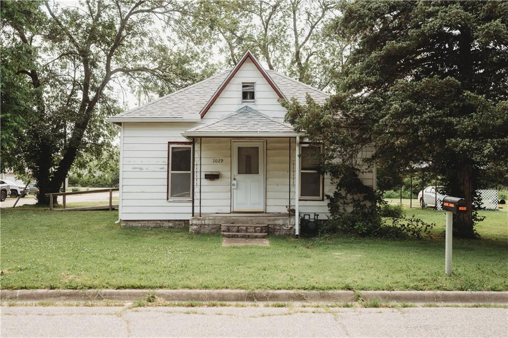 1029 S Forest Avenue Property Photo