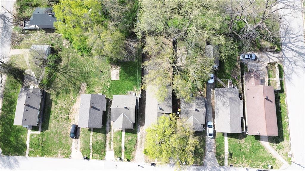 2907 E 61st Street Property Photo 2