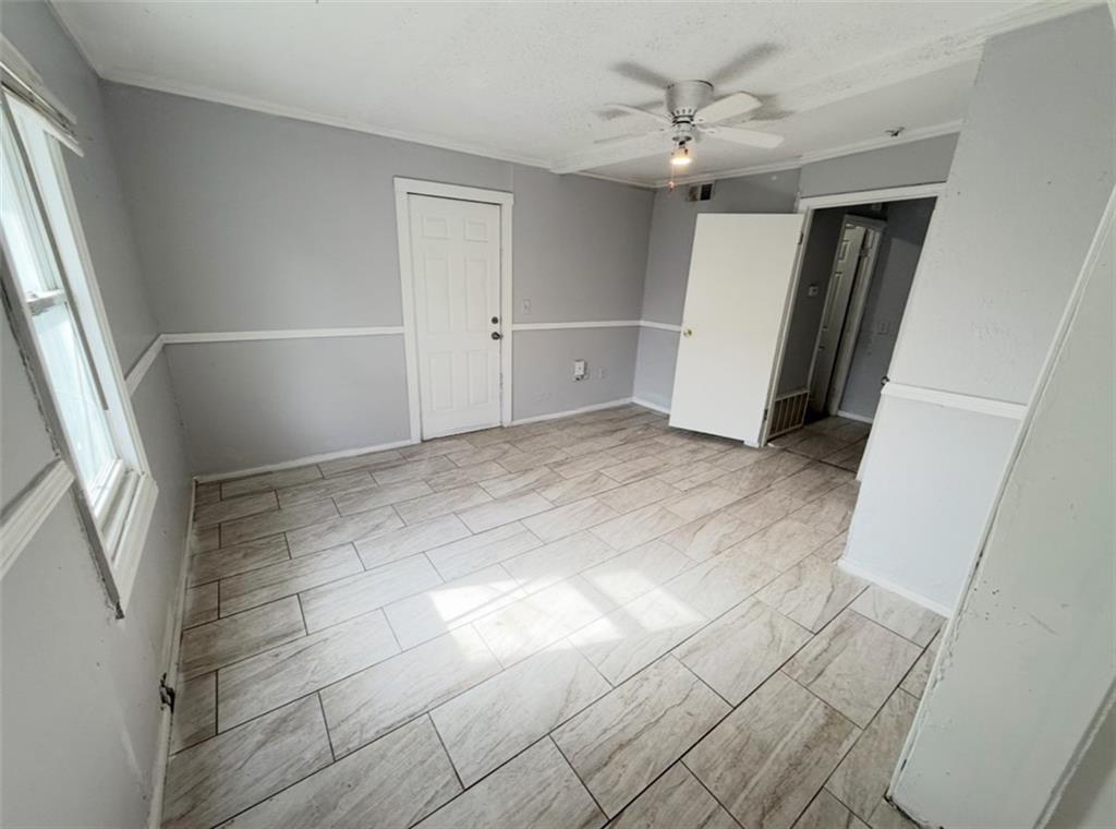 2907 E 61st Street Property Photo 3