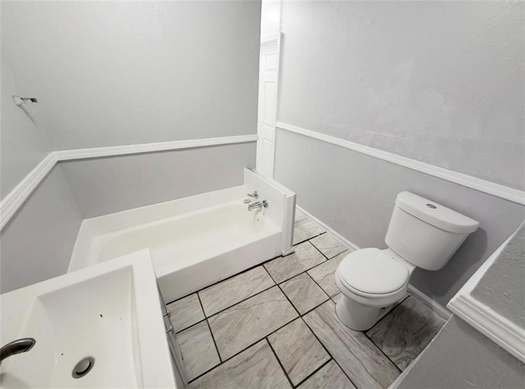 2907 E 61st Street Property Photo 6