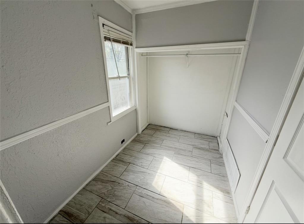 2907 E 61st Street Property Photo 8