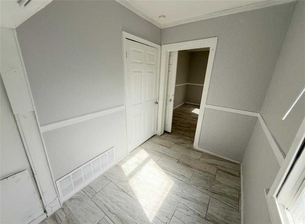 2907 E 61st Street Property Photo 9