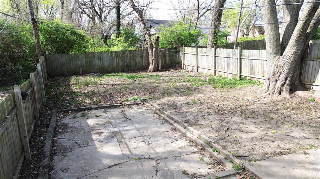 2907 E 61st Street Property Photo 10