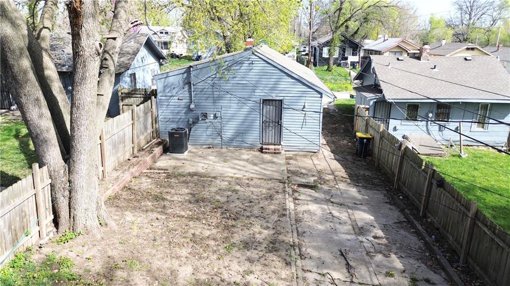 2907 E 61st Street Property Photo 11