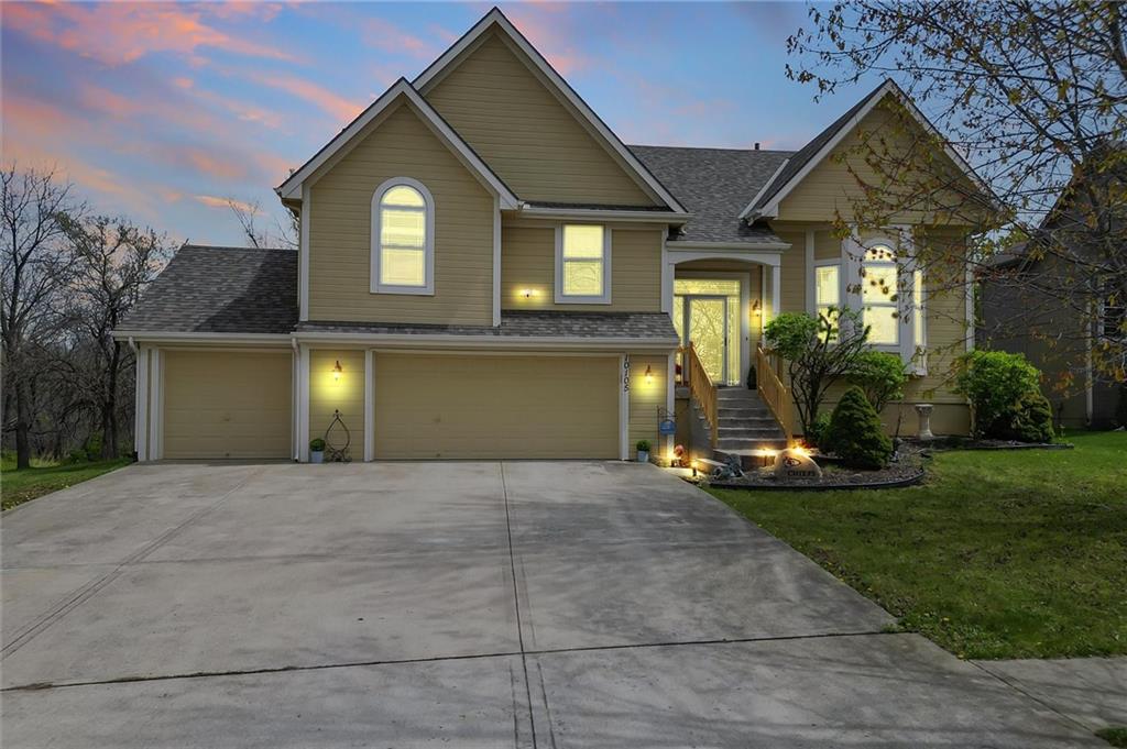 10105 N Hedges Avenue Property Photo
