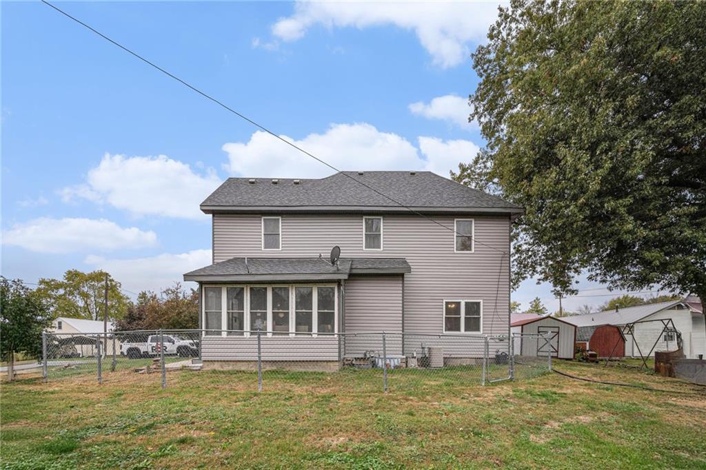 705 E 6th Street Property Photo 2