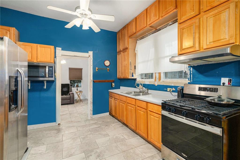 705 E 6th Street Property Photo 5
