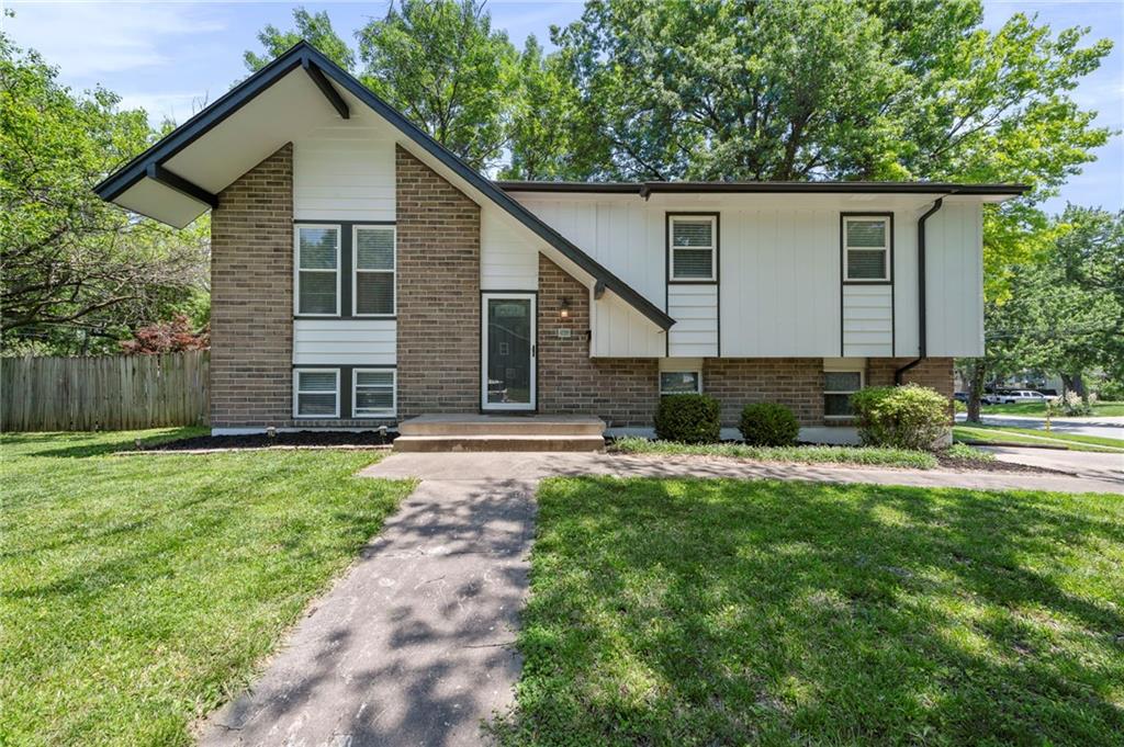 1700 W Normandy Drive Property Photo 1