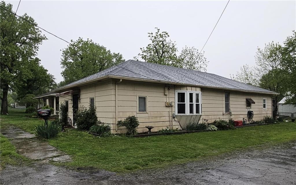 105 S Elm Street Property Photo 1