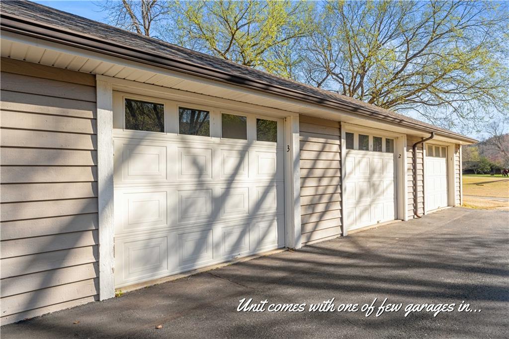 343 Wimbledon Drive Property Photo 5