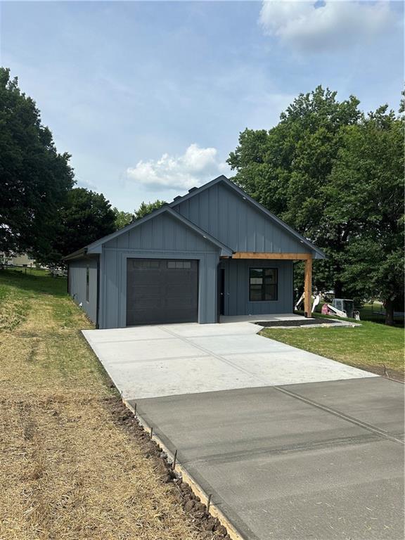 807 W Pleasant Street