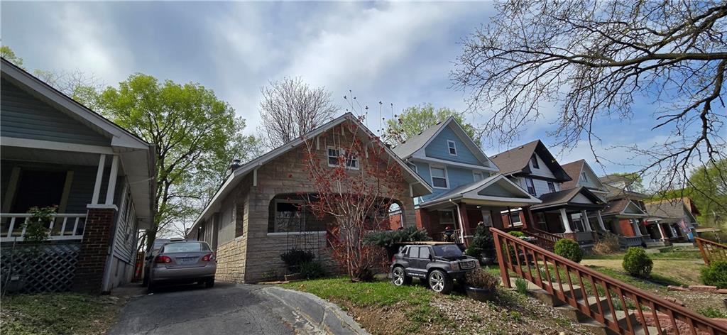 2825 E 10th Street Property Photo
