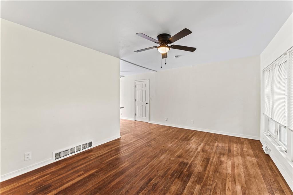 307 W South Avenue Property Photo 5
