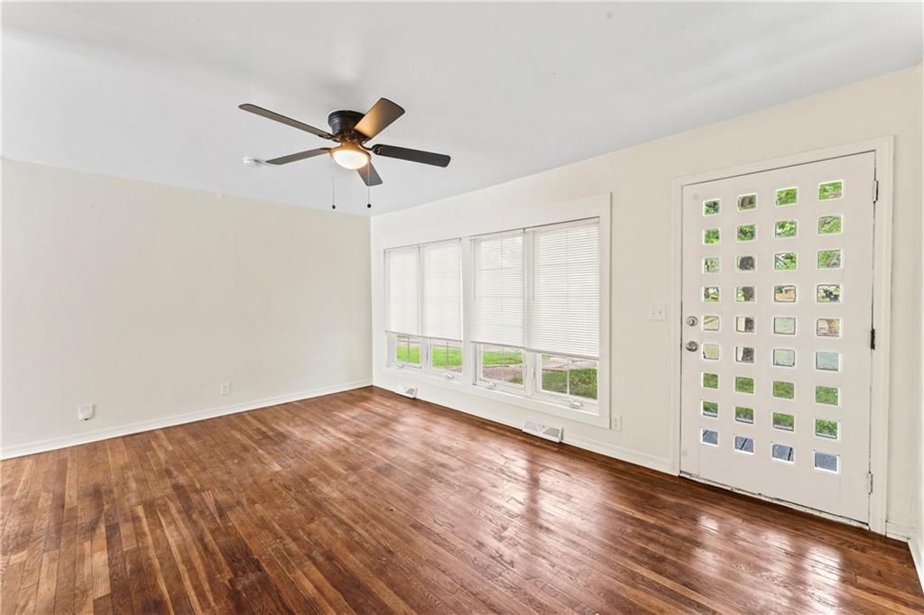 307 W South Avenue Property Photo 6