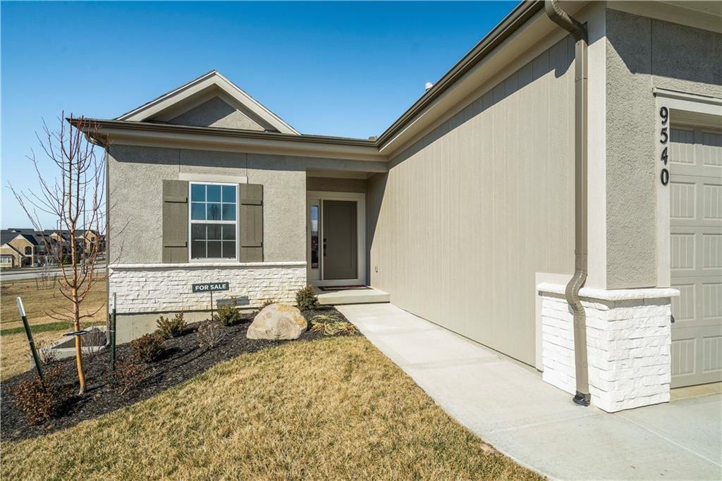 9470 Shady Bend Road Property Photo 1