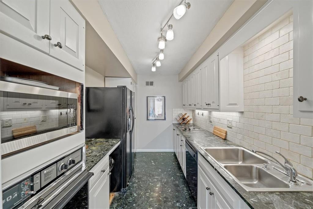 4579 Walnut Street Property Photo 14