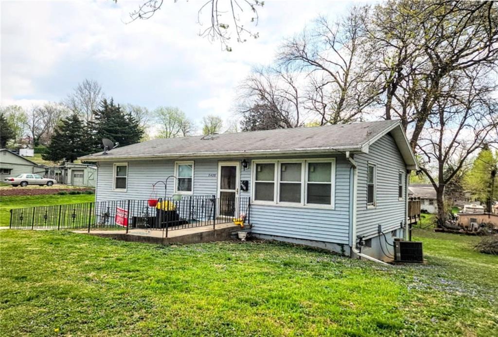2420 Walnut Street Property Photo