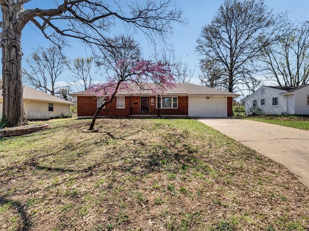 12901 E 41st Street Property Photo
