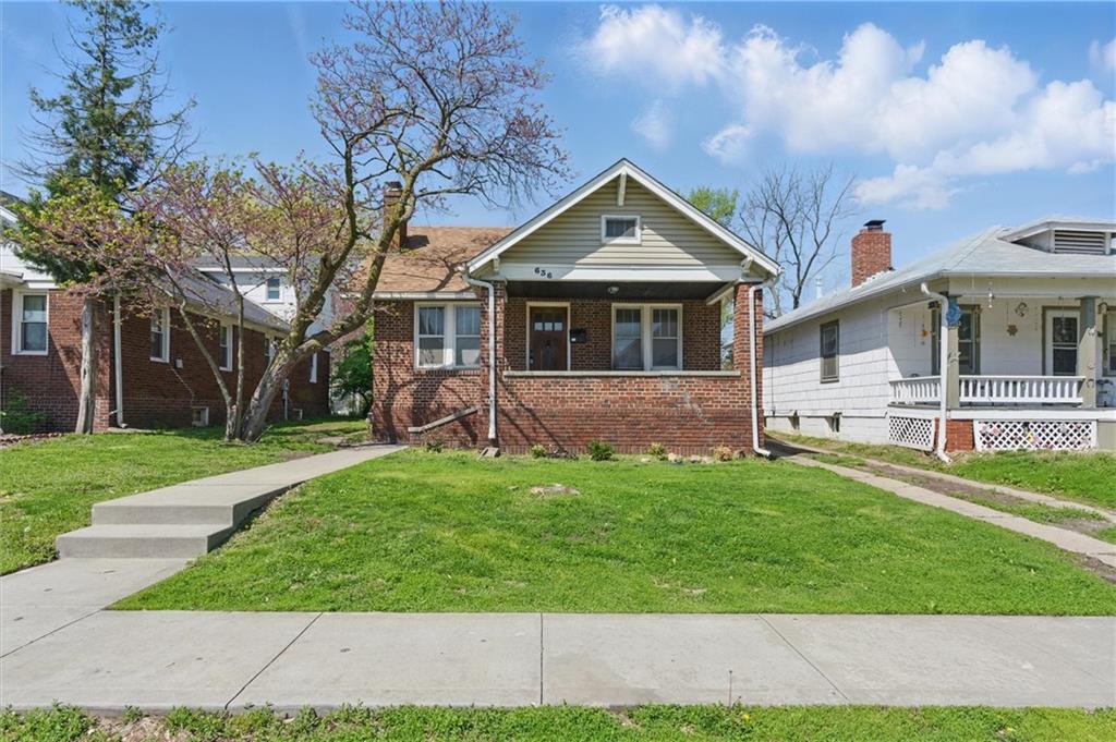 636 S Ash Avenue Property Photo