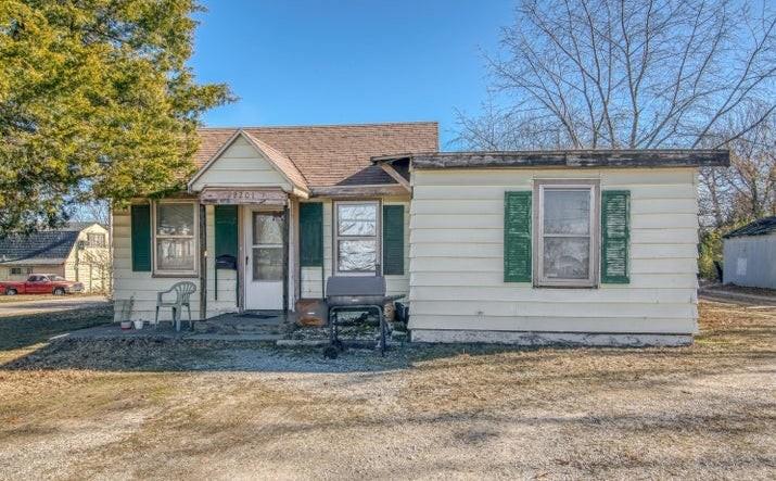 2201 S Main Street Property Photo 1