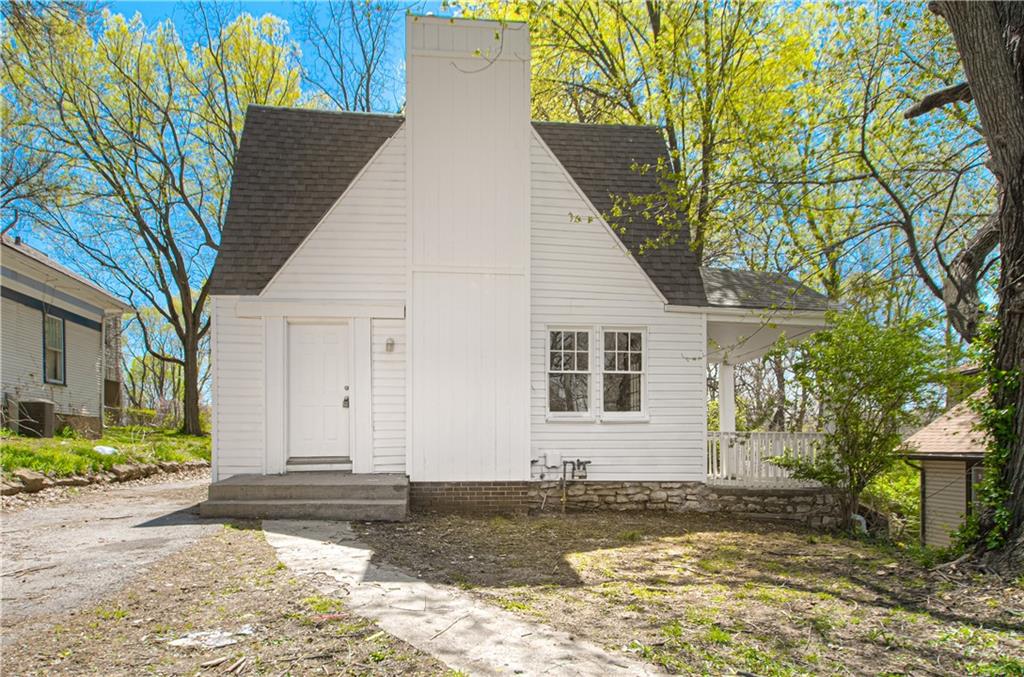 9617 E Independence Avenue Property Photo