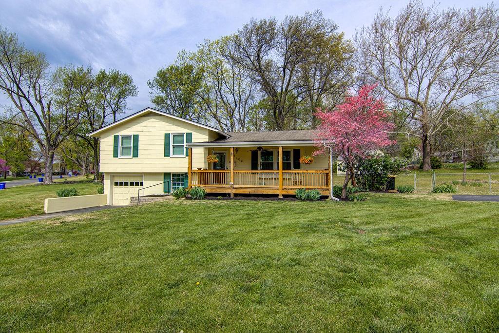 12104 W 69th Street Property Photo