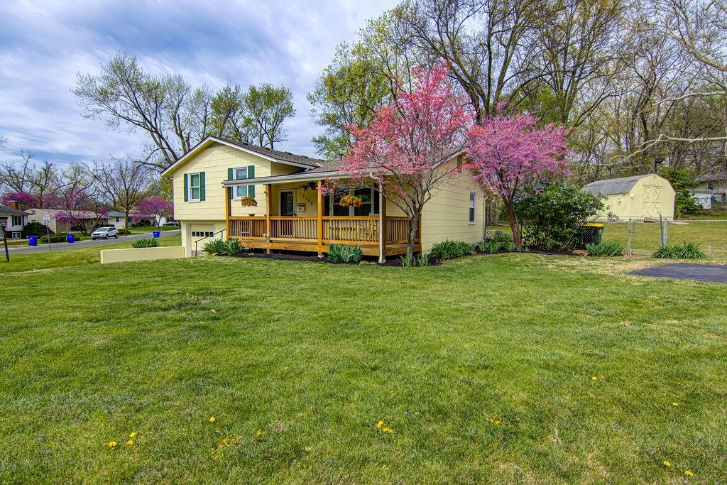 12104 W 69th Street Property Photo 2