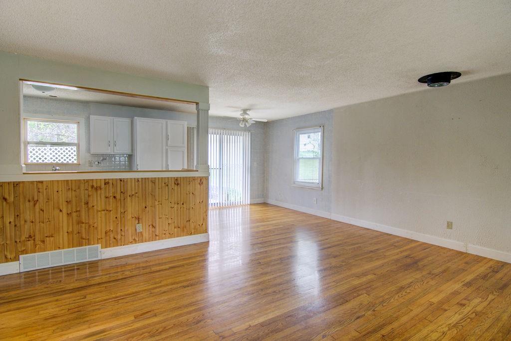 12104 W 69th Street Property Photo 4