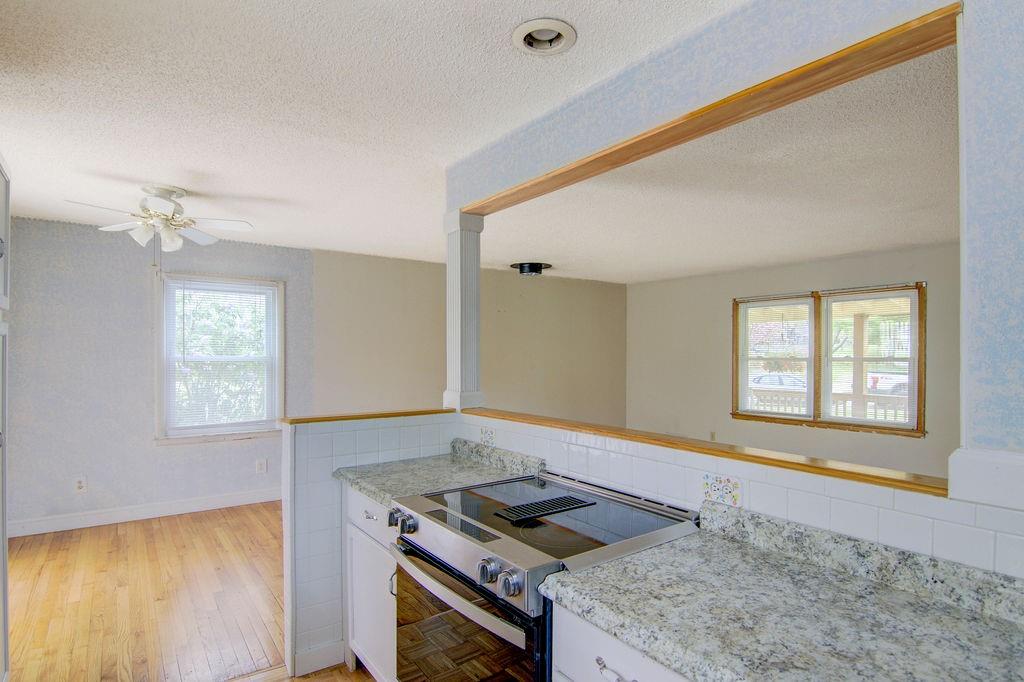 12104 W 69th Street Property Photo 7