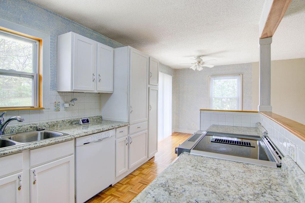 12104 W 69th Street Property Photo 10