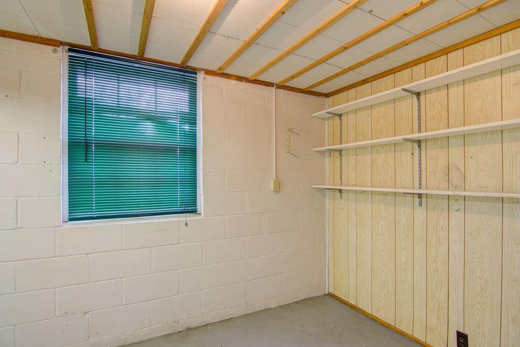 12104 W 69th Street Property Photo 19