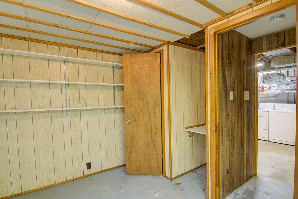 12104 W 69th Street Property Photo 20