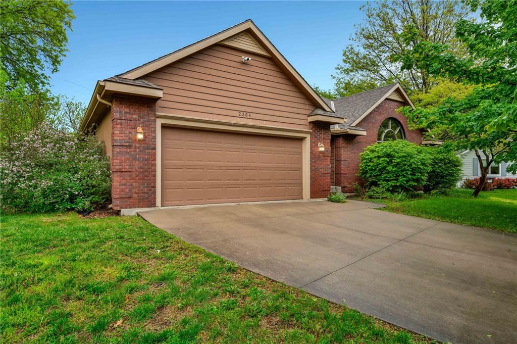 2304 Oxford Drive Property Photo
