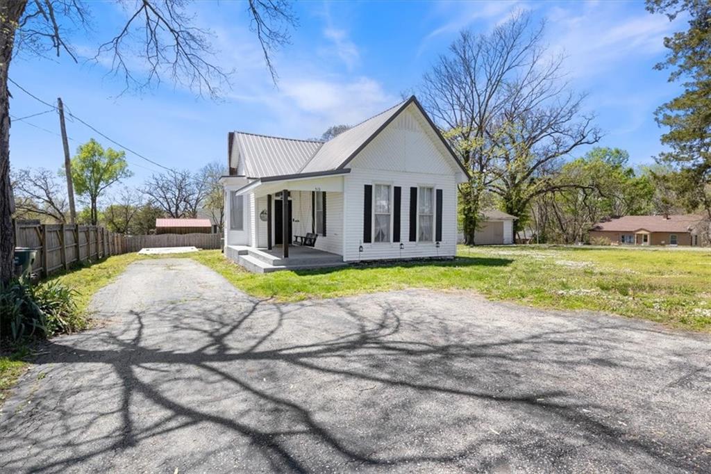 Warsaw Real Estate Listings Main Image