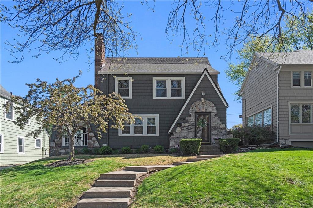 105 E 69th Street Property Photo 1