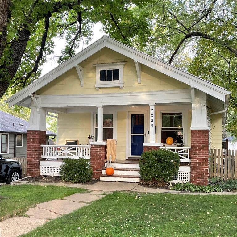 7235 Main Street Property Photo