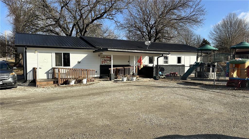 901-b E 2 Nd Street Property Photo